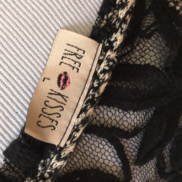 Black and Cream Sweater - Picture 4 of 4